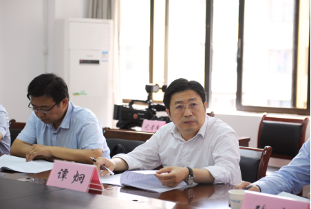 听取了贵州省黔晟国有资产经营有限责任公司党委书记,董事长蒋川同志